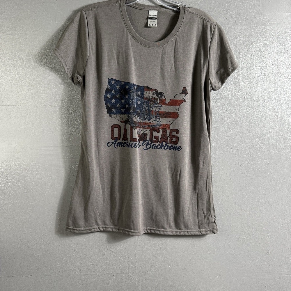 Gildan Performance "Oil & Gas America's Backbone" Graphic‎ Tee - Size Medium